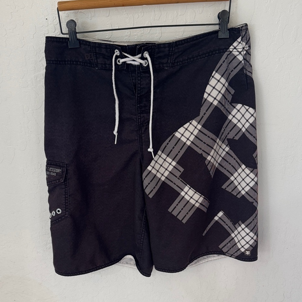 Vintage DC Black Plaid Spell Out 10 in inseam Built in Can Opener Swim Trunks 34